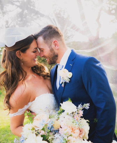 Flawless airbrush wedding makeup. Ideal for brides seeking long-lasting, picture-perfect beauty for their special day.