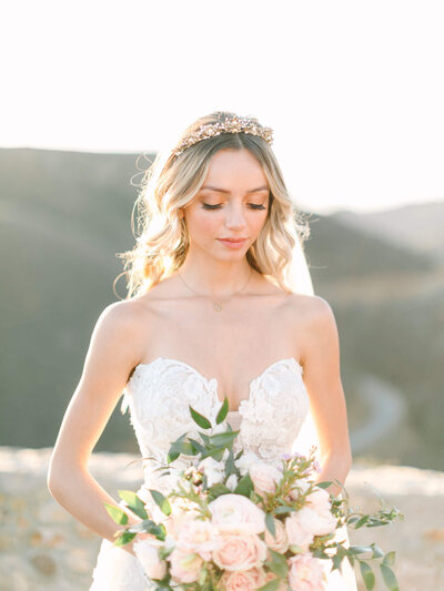 dreamy tuscan villa wedding at malibu solstice vineyard