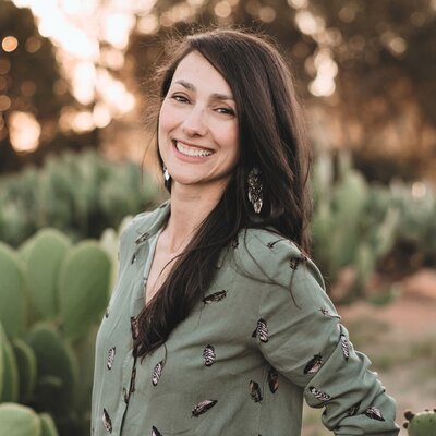 Picture of Veronica, team member at Perennial Content