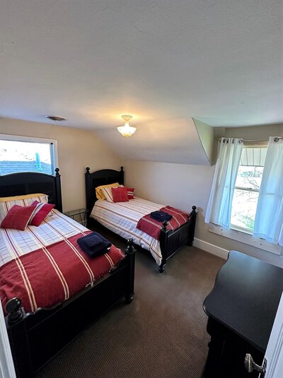 Hanging H bedroom 3