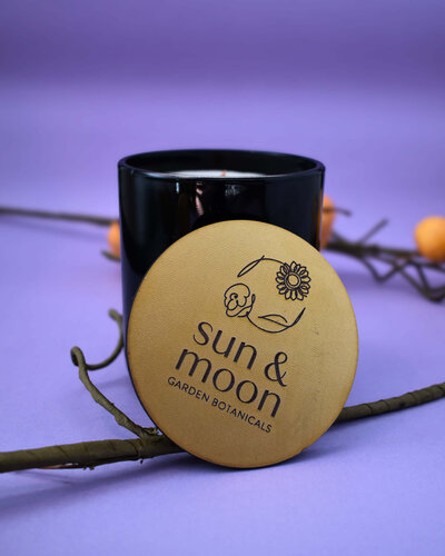 sun-and-moon-garden-botanicals-fall-witching-hour-candle-3
