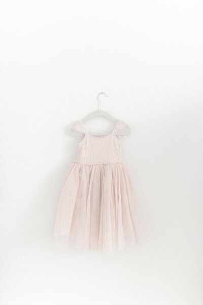 A natural, delicate and timeless pregnancy and baby photographer based in Concord, California.