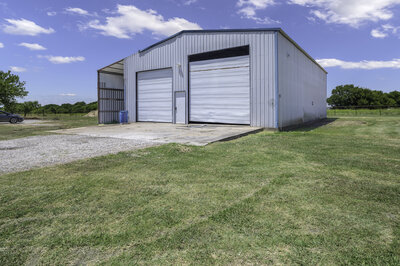 3012 sq foot home in Sanger Texas for sale on 2.4 acres