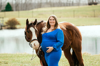 maternity session with horse