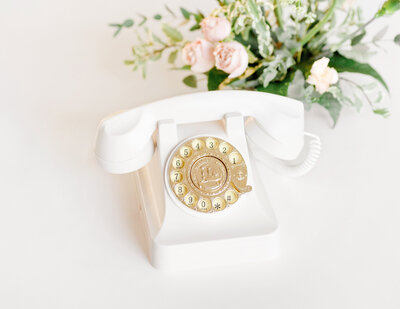 white-phone-02_4x5_ 