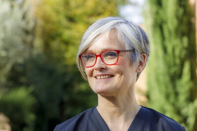 portrait de Stéphanie Thiollay souriant