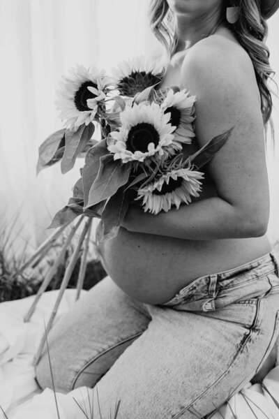 Zwangerschap shoot outdoor op heide door Blooming Tales Photography