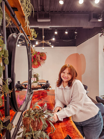 Anna, assistant curly stylist