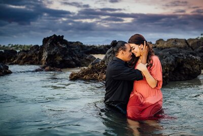 couple snuggling during a big island elopement
