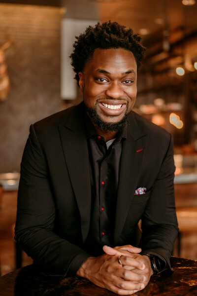 Confident online dating photo of a man sitting in a cozy café in St. Paul.