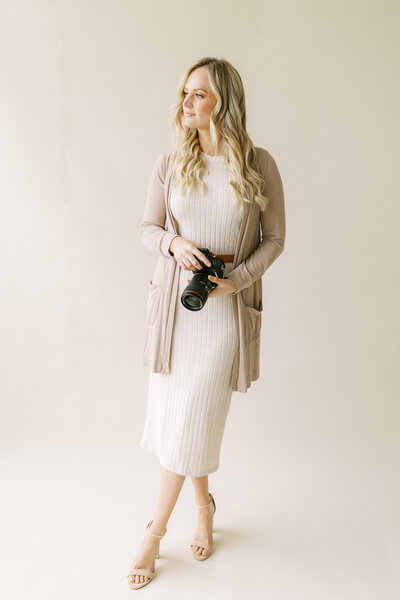 Wedding and Elopement Photographer, Shannon Bryn Montgomery headshot