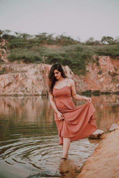 Holding Macbook closed under arm