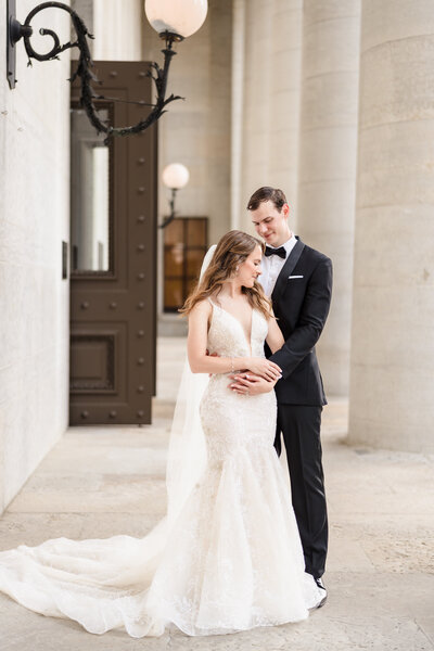 Bride and groom portraits taken outside the Ohio Statehouse in Columbus
