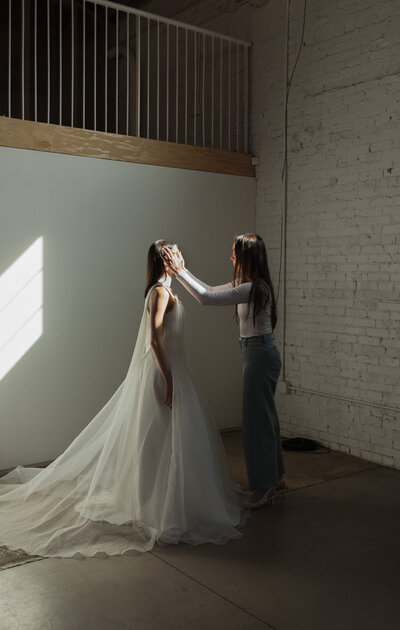 woman styles a reception table