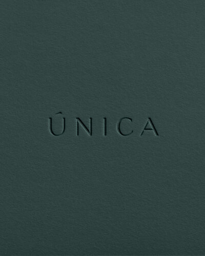 Única-Debossed-2-(Crop)