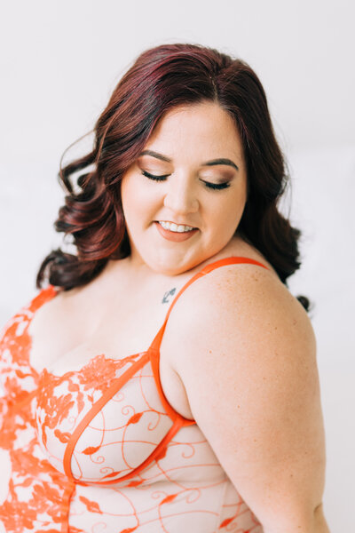 Woman smiling over her shoulder by winx photo knoxville boudoir photographer