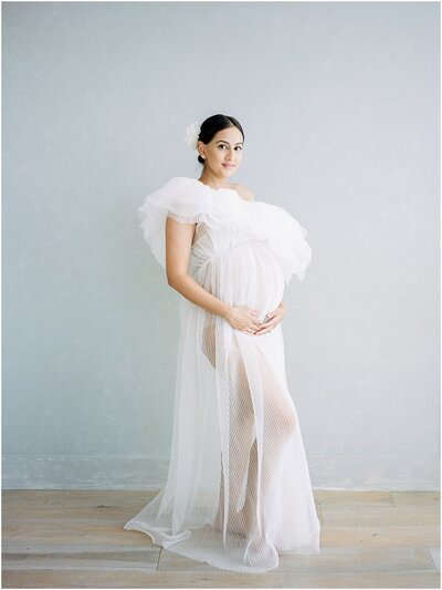 New-York-City-Maternity-Session-photographed-by-Kylee-Yee-and-featured-on-The-Fount-Collective_0002