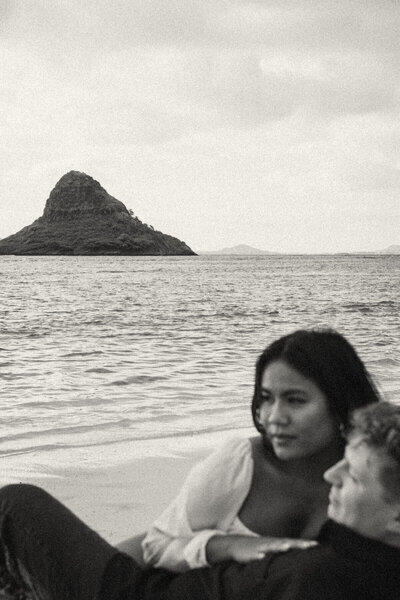 Beachside couples session by Oahu wedding photographer.