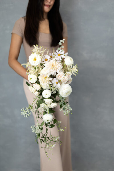 Free training video to teach how to nake a light weight hand tied cascading bouquet effortlessly