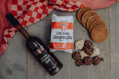 Siroopwafel relatiegeschenken met likeur en siroopwafelrotsjes van Berg's Bakery.