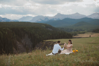 Liv Hettinga Photography is an elopement photographer in Canada, here is some information on the packages she offers and the pricing