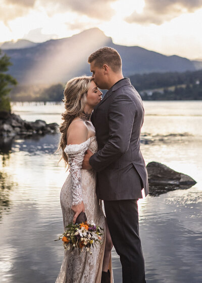 Couple kissing near Government Cove in the Columbia River Gorge.