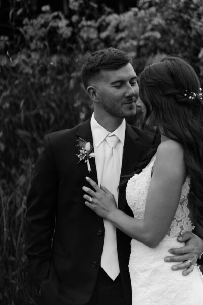 Groom and bride portraits in the backyard
