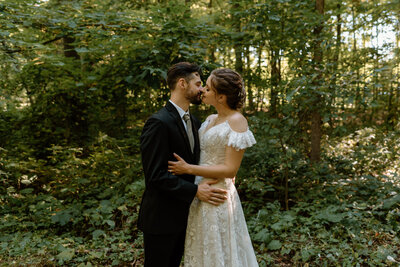 brantford wedding bride and groom kiss
