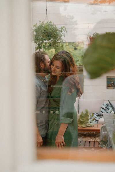 Downtown Kansas City backyard engagement photoshoot session.