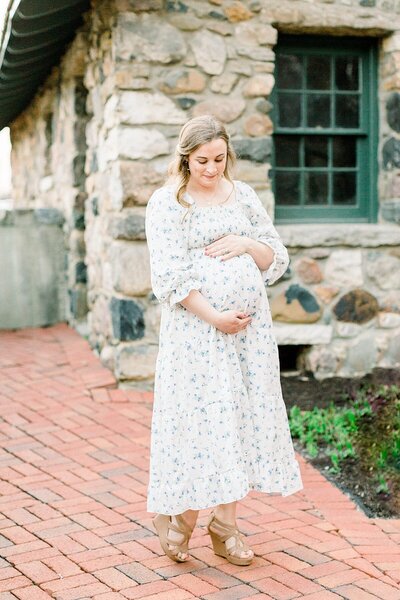 An outdoor spring maternity portrait by Indianapolis maternity photographer, Katelyn Ng Photography