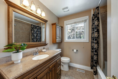 10 Brownsville main bath