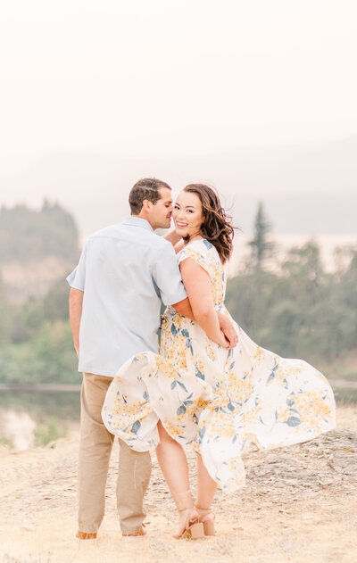 wedding photo Columbia River Gorge by wedding photographer portland oregon