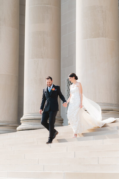 wedding couple embracing at the Nelson-Atkins Museum