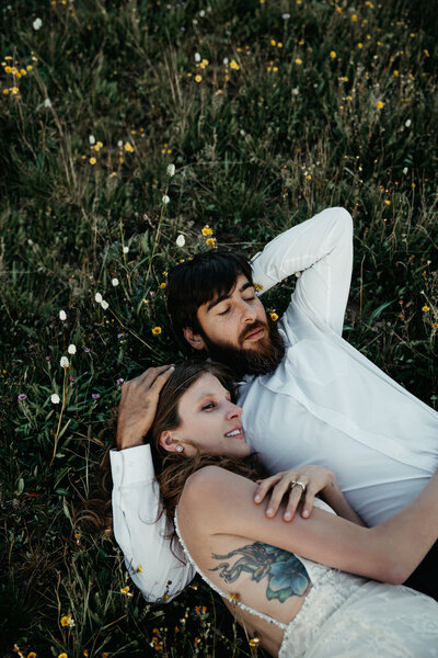 A couple elopes near the San Juan Mountains of Colorado