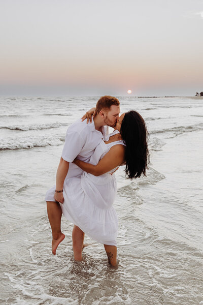 honeymoon-island-florida-engagement-photos-3