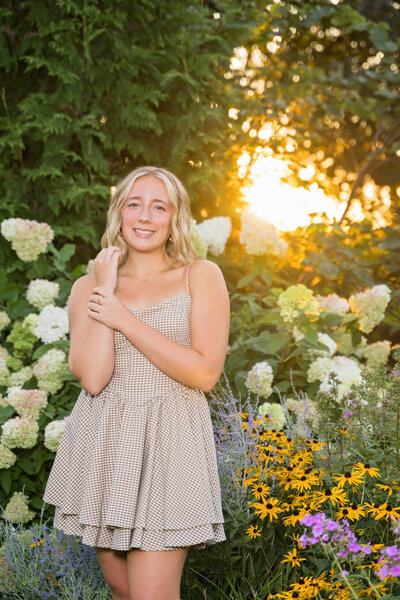 Wisconsin mini-session photo of couple at the gardens in allenton