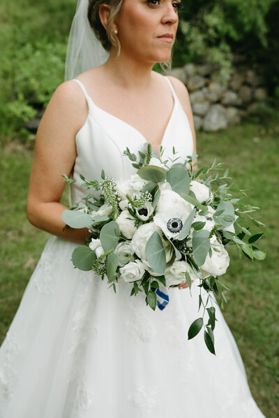 white bridal bouquet for summer wedding