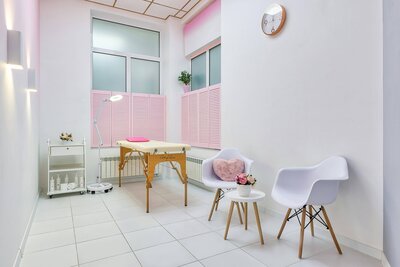 Modern medical spa treatment room where Thermage procedures happen showcasing aesthetic environment expertise for content writing