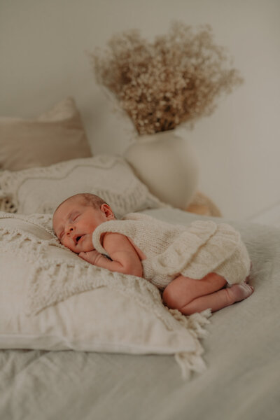 newbornshoot in daglicht studio in Antwerpen
