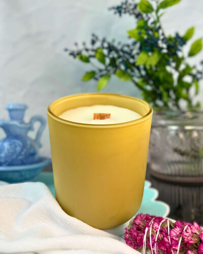 sun-and-moon-garden-botanicals-summer-lemon-lilac-candle-2
