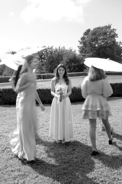 Documentary wedding photography highlighting genuine emotions and quiet luxury.