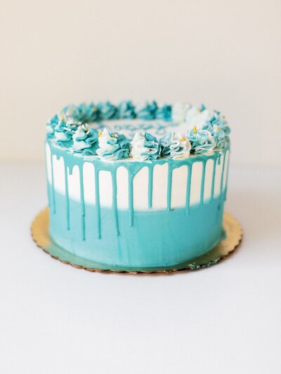 Teal and white_Teal drip cake (2)