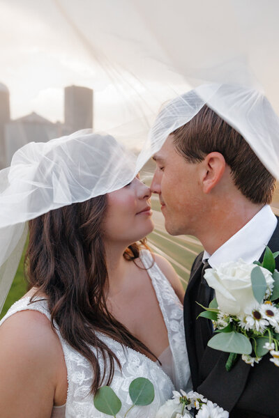 Alabama Wedding Photography that focuses on documentary and editorial photographs while staying true to color.