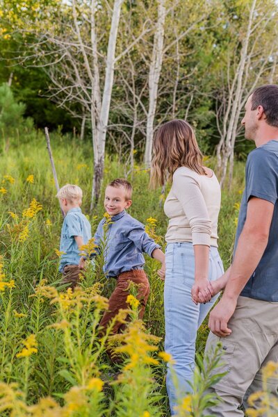 eau claire family photography session outdoors