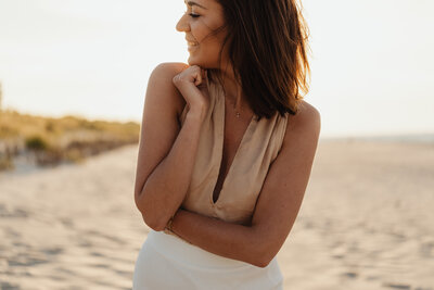 kaboompics_young-stylish-woman-poses-on-the-beach-at-sunset-27233