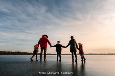 SimpsonFamilyWalkingAwayIce