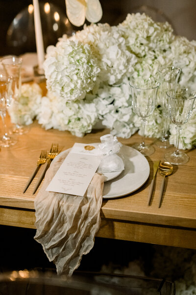 Vintage wedding floral arrangement at Silverleaf Club in Scottsdale AZ reception designed by Snapdragon Bloom Bar