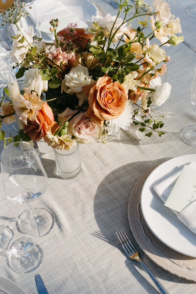 Close up of a peach floral centerpiece and tablescape at Vizcaya Musuem & Gardens