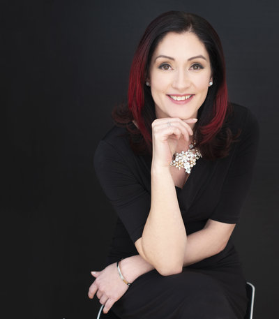 Portrait Photographer specialising in women's portraits offering Personal Branding, Business Branding, Headshots, Makeover Photoshoots in Mississauga, Oakville, Milton, Burlington, Toronto, GTA
