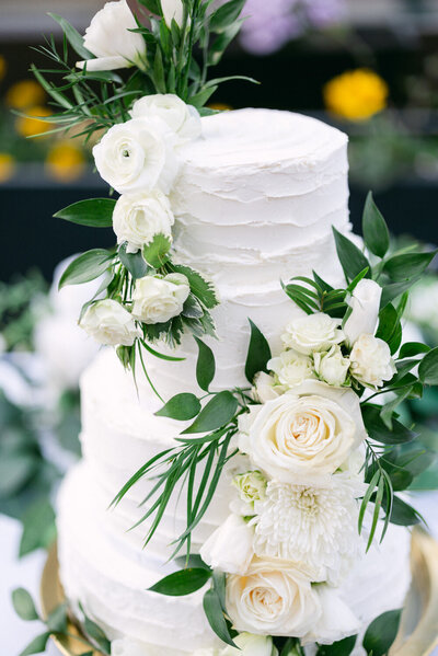 This stunning photograph captures a beautifully designed wedding cake at a reception in Calgary. The intricate detailing of the cake reflects the sophistication and charm of the celebration, making it a true centerpiece of the event.